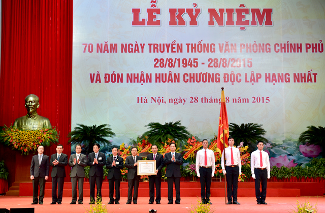 ພິທີສະເຫຼີມສະຫຼອງ70ປີແຫ່ງວັນມູນເຊື້ອຫ້ອງວ່າການລັດຖະບານ